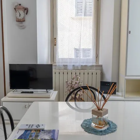 V - 100 Metres To Ferry With Private Garage Apartamento Stresa