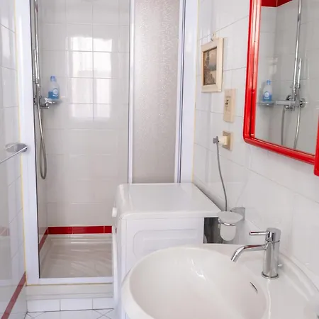 V - 100 Metres To Ferry With Private Garage Apartamento *